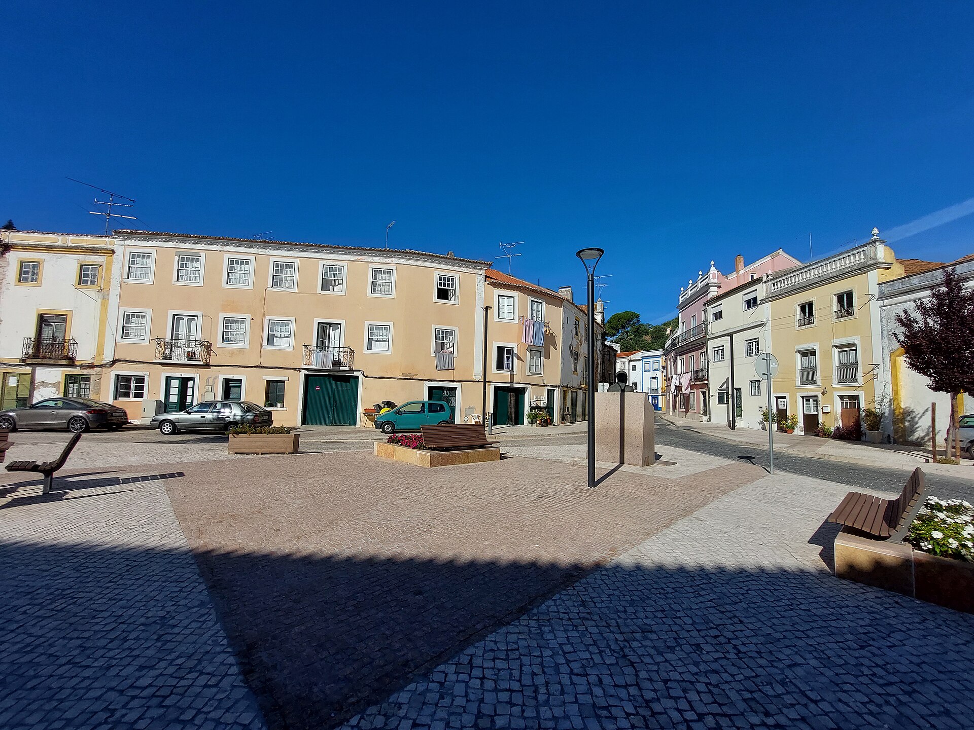 Imagem de referência relacionada a Ribeira de Santarém, item descrito como povoação portuguesa da Freguesia de Santarém