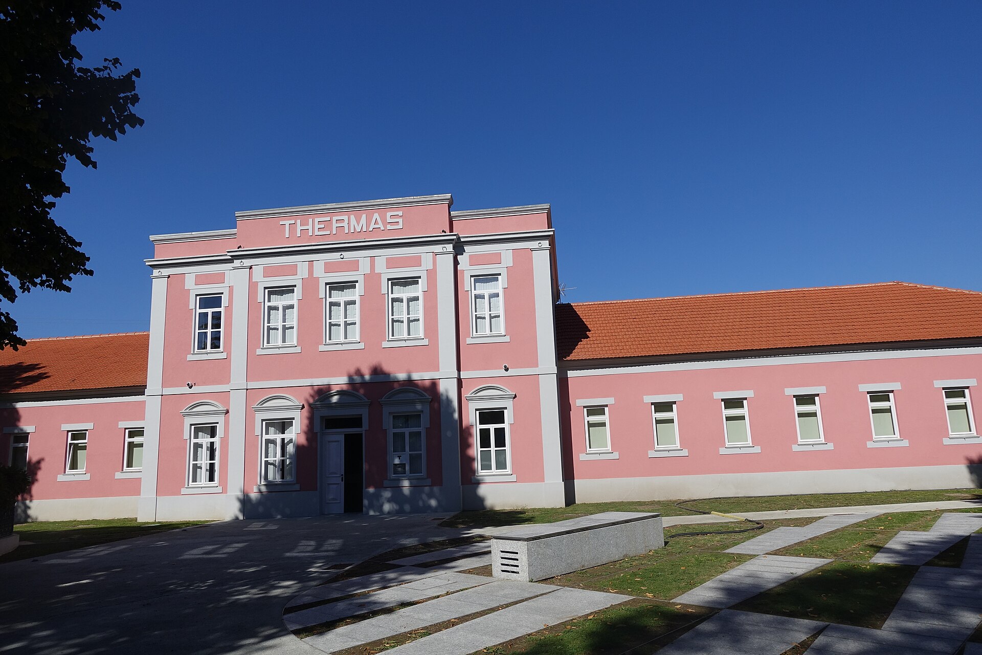 Imagem de referência relacionada a Caldas das Taipas, item descrito como vila portuguesa no Município de Guimarães