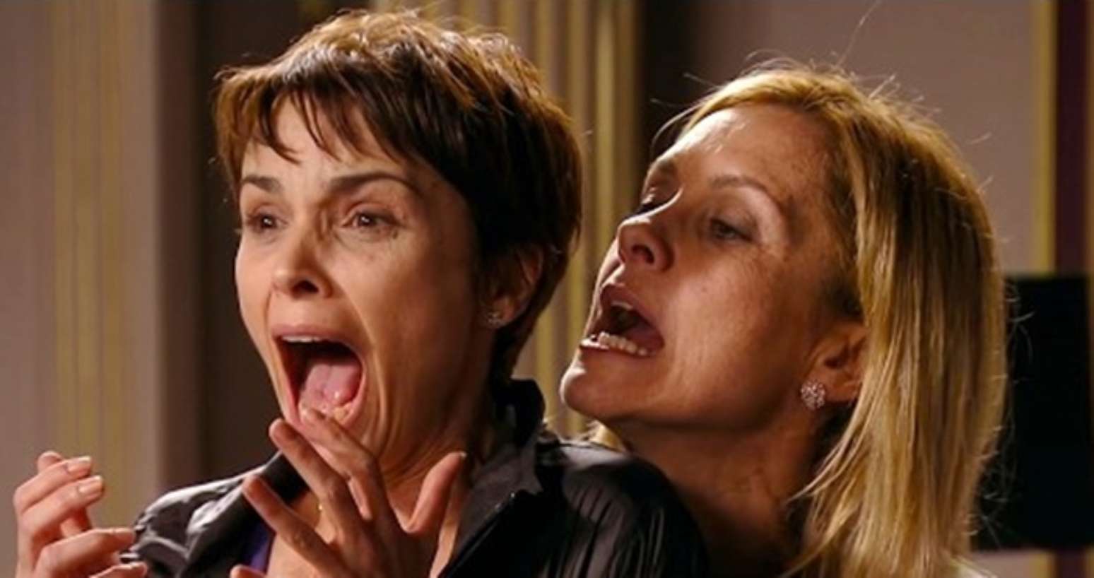 Nina/Rita (D&eacute;bora Falabella) e Carminha (Adriana Esteves): a TV aberta agora divide protagonismo com v&aacute;rias plataformas digitais