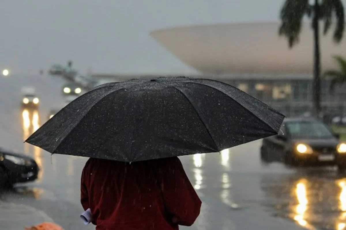 Clima: ciclone extratropical traz risco de temporais, granizo e tornados