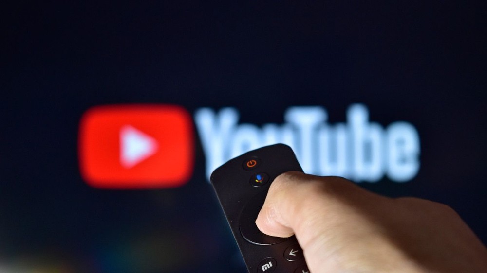 Quando a legenda não sai, você pode desligar a tv e ligar novamente — Foto: Reprodução/Shutterstock