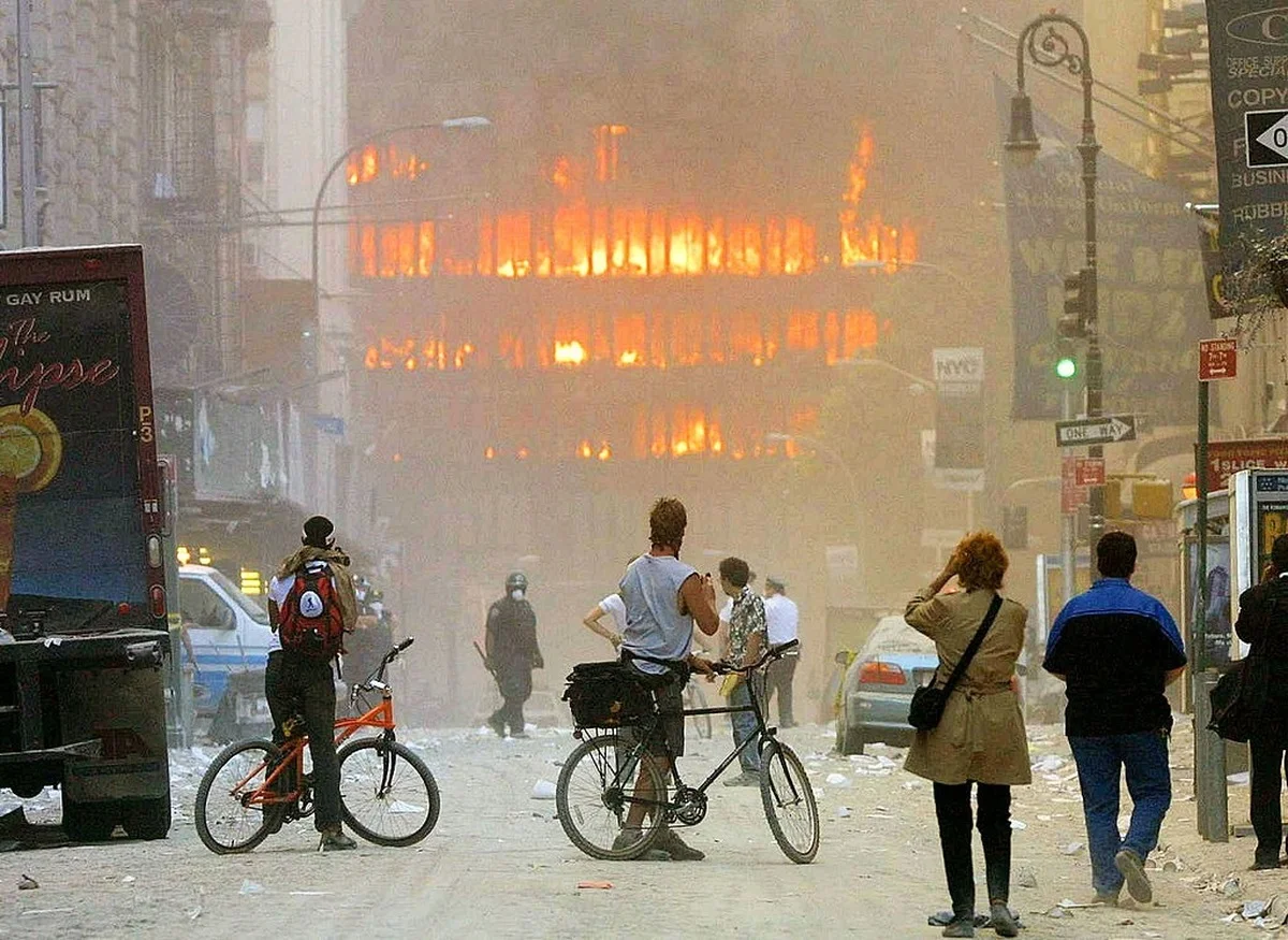 Imagem colorida mostra atentado do 11 de setembro - Metrópoles