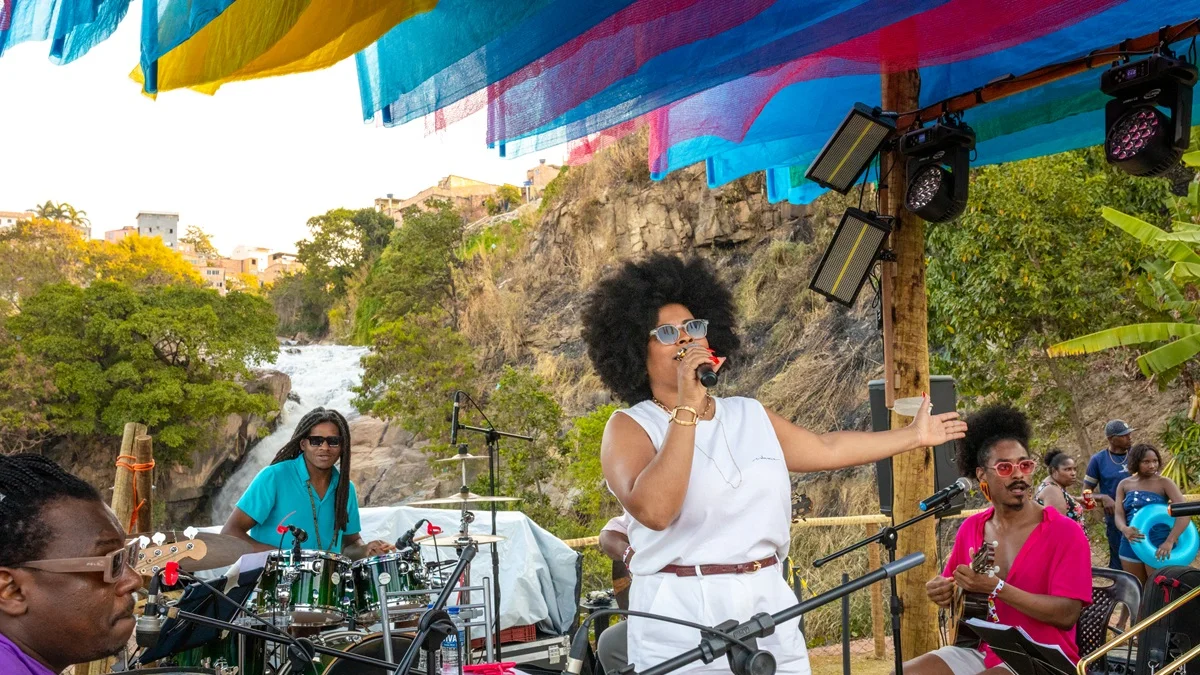 Fim de semana em BH tem samba na Praça Sete, festival com funk e teatro