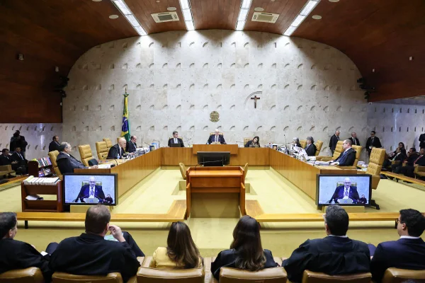 Brasília em Chamas (por Antônio Carlos de Medeiros)