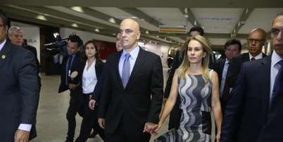 Alexandre de Moraes e a esposa, Viviane Barci, em um registro de 2017, quando foi sabatinado para ser ministro do STF Foto: FRANCISCO CARLOS FERREIRA/Estad&atilde;o Conte&uacute;do
