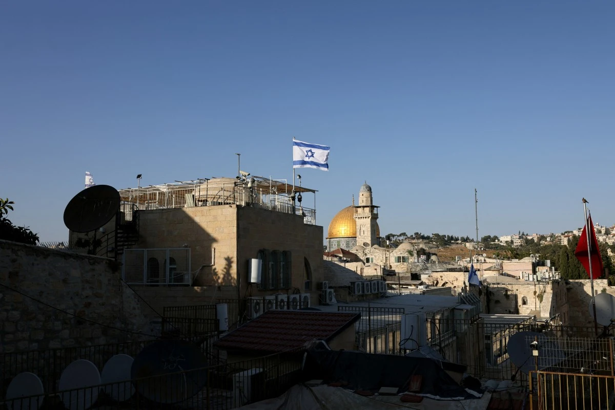 Colonos israelenses invadem o Al-Aqsa no último dia do Ano Novo judaico
