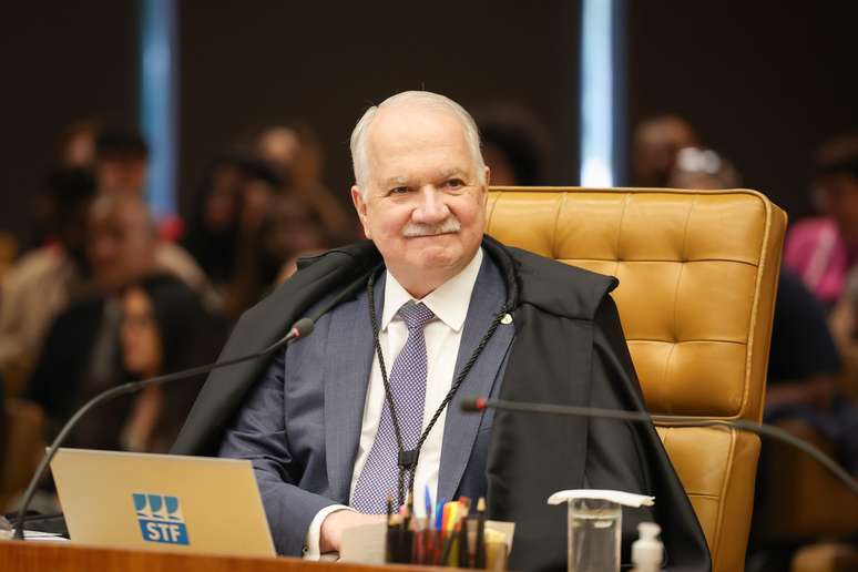 O que acontece após Fachin suspender decisões de Mendonça e Dino sobre comando da PF?
