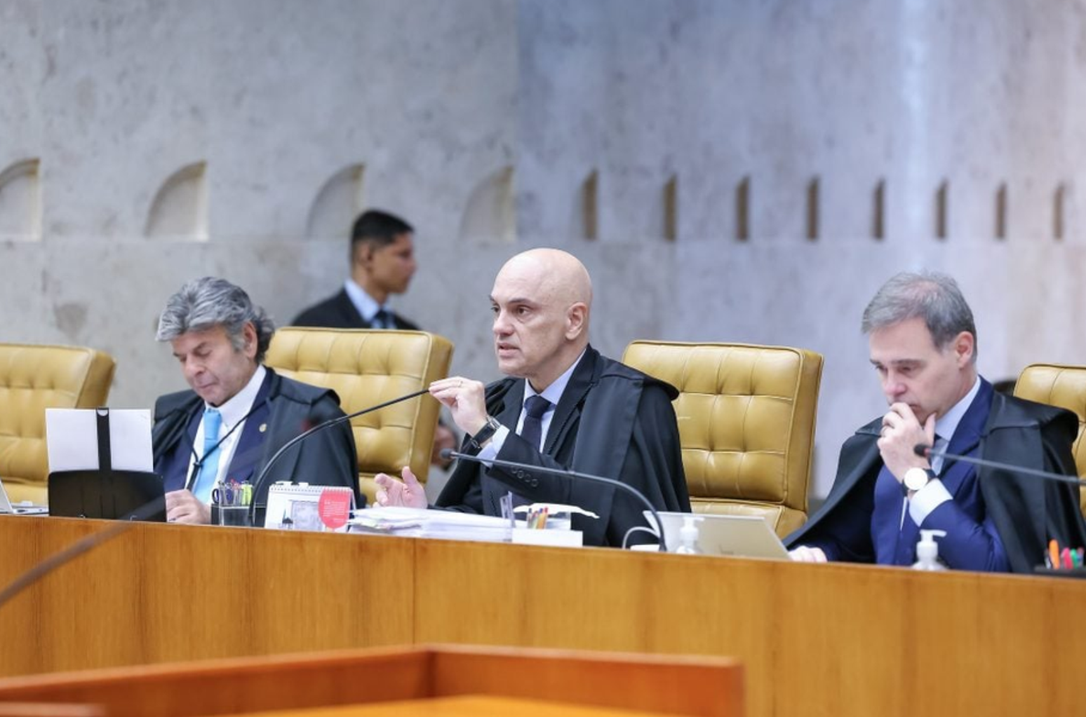 No centro da crise est&atilde;o os nomes dos ministros Alexandre de Moraes e Andr&eacute; Mendon&ccedil;a