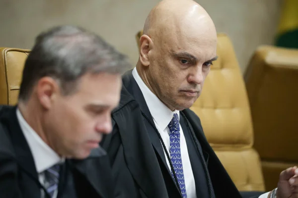 Moraes indica que pedirá para votar em sessão que decidirá seu futuro