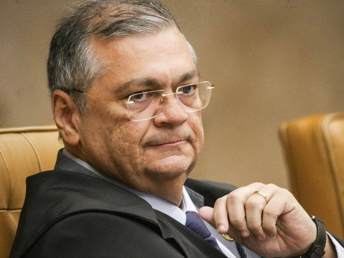 Dino diz que Fachin não deveria tirar caso Master e INSS de Mendonça