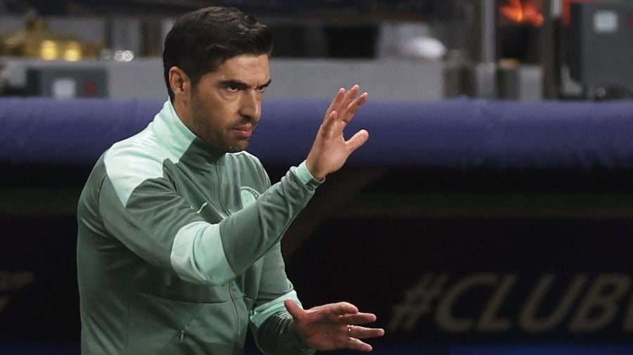 Envergonhado, Abel volta atrás. Se desculpa e admite que errou. ‘Ninguém é maior que o Palmeiras. Não soube me expressar. Tenho o coração ao pé da boca’