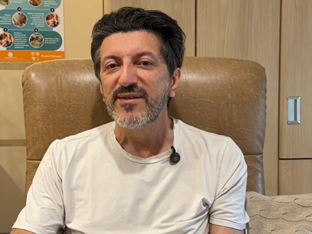 Medicamento que será usado por Lito chega ao Brasil e é levado para hospital em operação especial