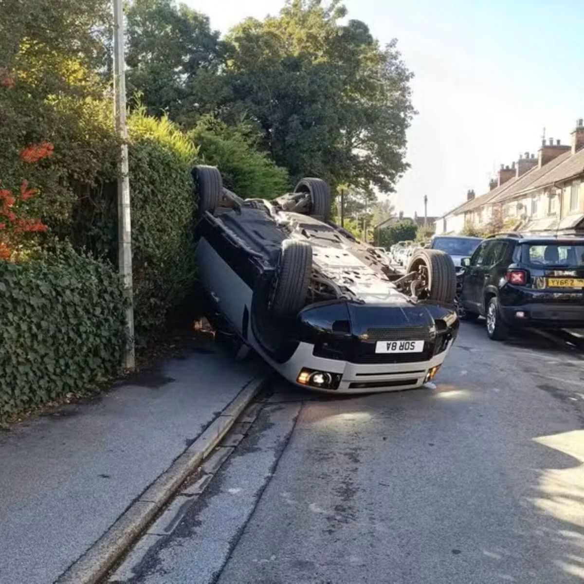 Atacante da Premier League capota carro a caminho de centro de treinamento