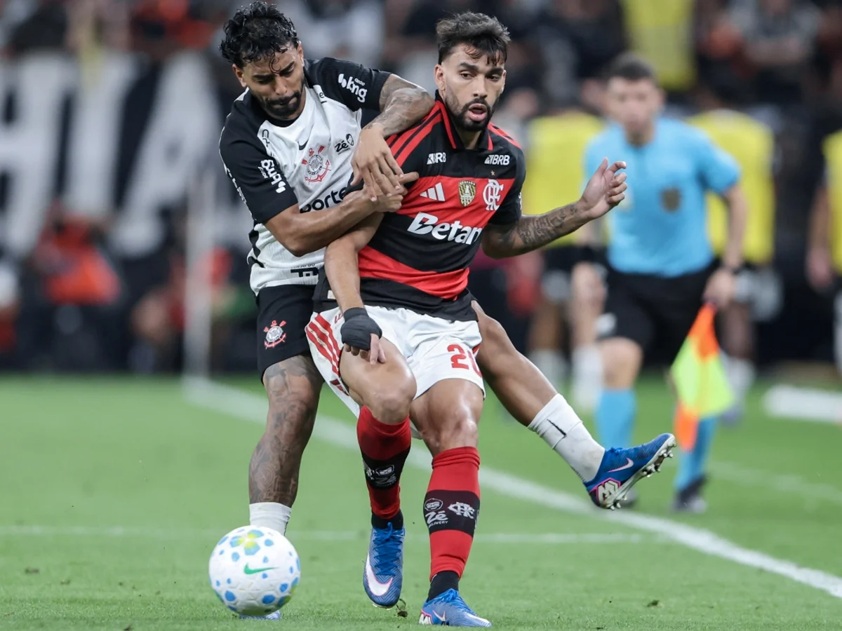 Em cenários opostos, Flamengo encara Corinthians pelo Brasileirão