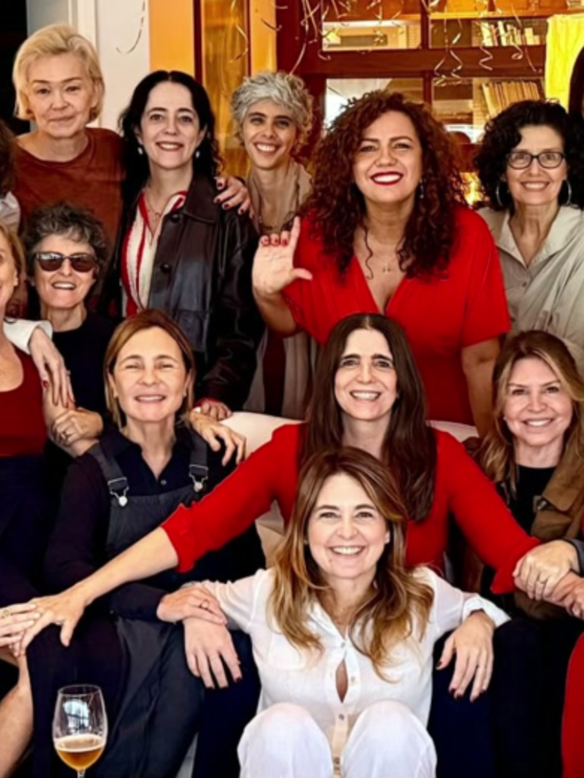 Malu Mader reúne time de amigas famosas para comemorar aniversário de 60 anos