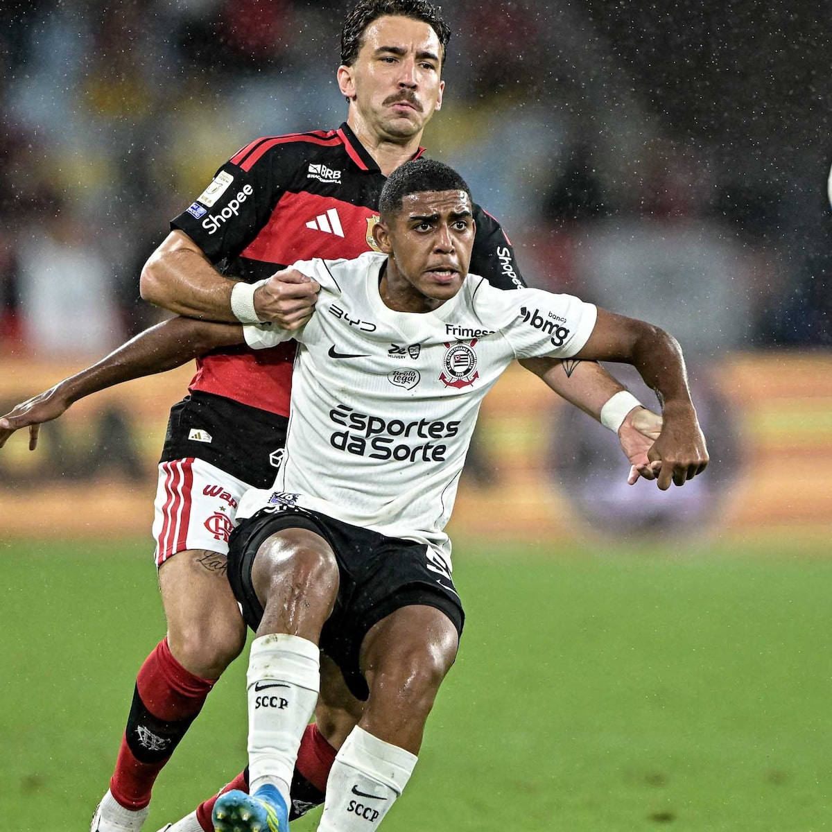 Corinthians reage no segundo tempo, mas Bruno Henrique brilha e dá vitória ao Flamengo no Maracanã