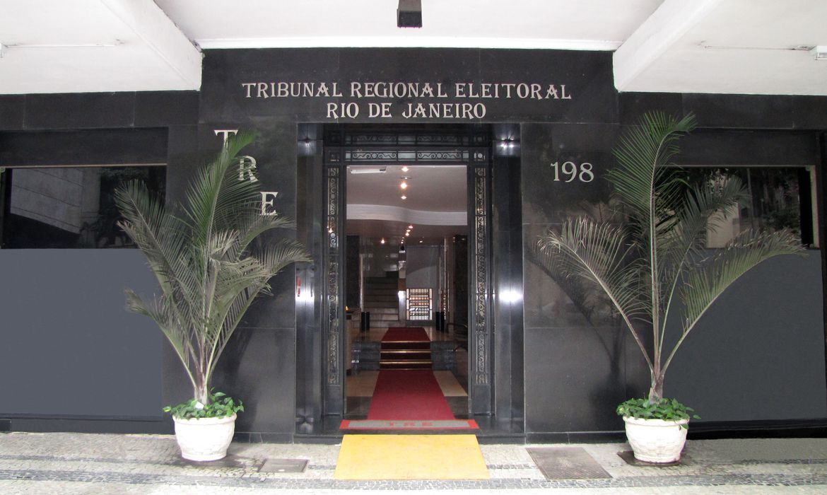 TRE-RJ barra mais três candidaturas e soma 10 registros negados por ligação com milícias e organizações criminosas