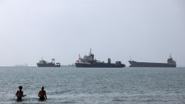 Guerra no Irã ao vivo: Omã diz que as conversas entre o Irã e os estados do Golfo no Estreito de Ormuz foram adiadas