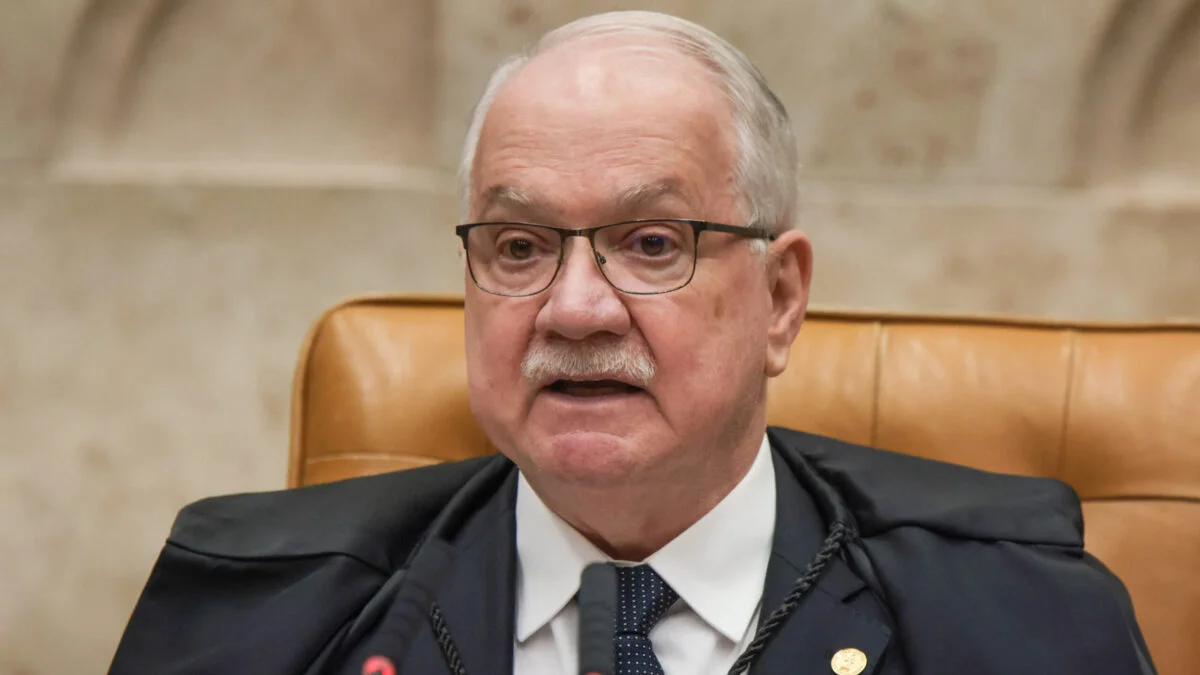 Ao suspender ações, Fachin diz ser "grave" atos conflituosos de ministros