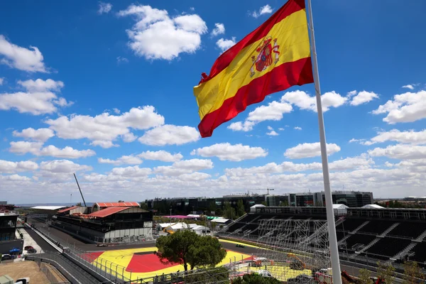 F1: com curva inclinada de 24 graus, Madring estreia no GP da Espanha