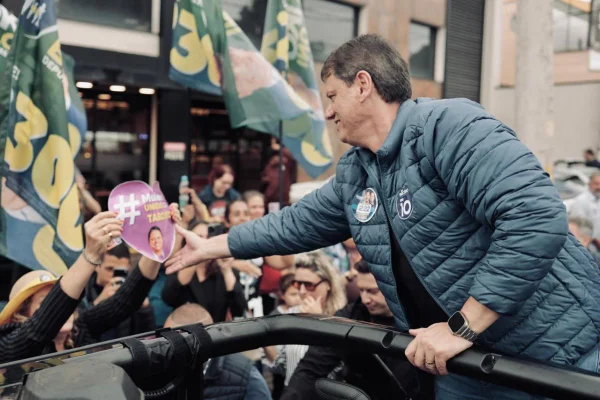 Haddad e Tarcísio escolhem Vale do Paraíba para corpo-a-corpo com eleitor