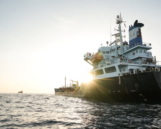 Estados do Golfo adiam conversas sobre o estreito de Ormuz com o Irã à medida que o conflito no Iêmen se intensifica