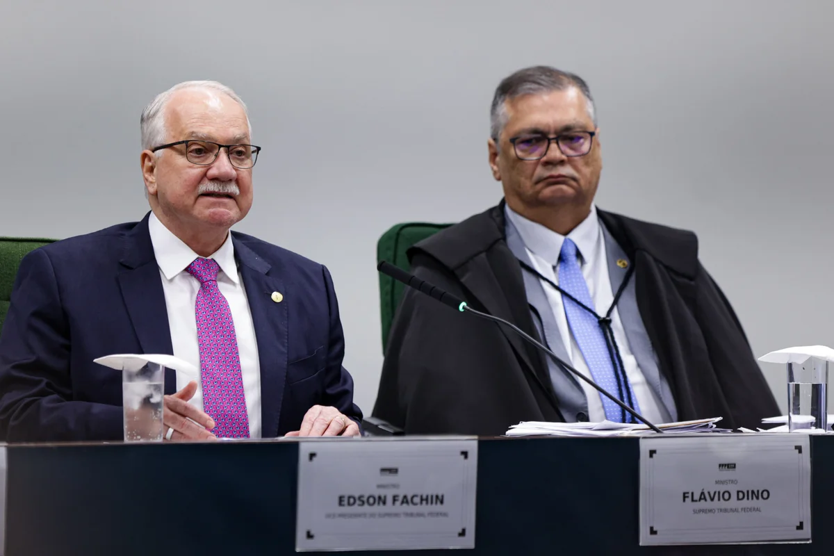 Dino reage à paralisia de Fachin e traz alívio para ministros da Corte