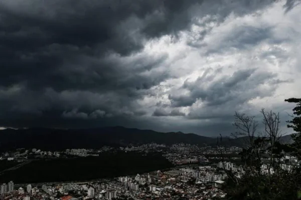 Clima: sul do país está sob alerta de "grande perigo" para chuvas e granizo